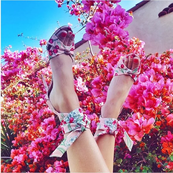 Босоножки на высоком каблуке с перекрестной шнуровкой и цветами женские туфли