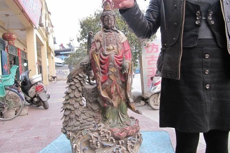 Фото Китайский Старый Фарфор WUCAI peafowl Bodhisattva GuanYin Kwan-Yin статуя Будды Дом и сад Китайский Старый Фарфор WUCAI peafowl Bodhisattva GuanYin Kwan-Yin статуя Будды Дом и сад