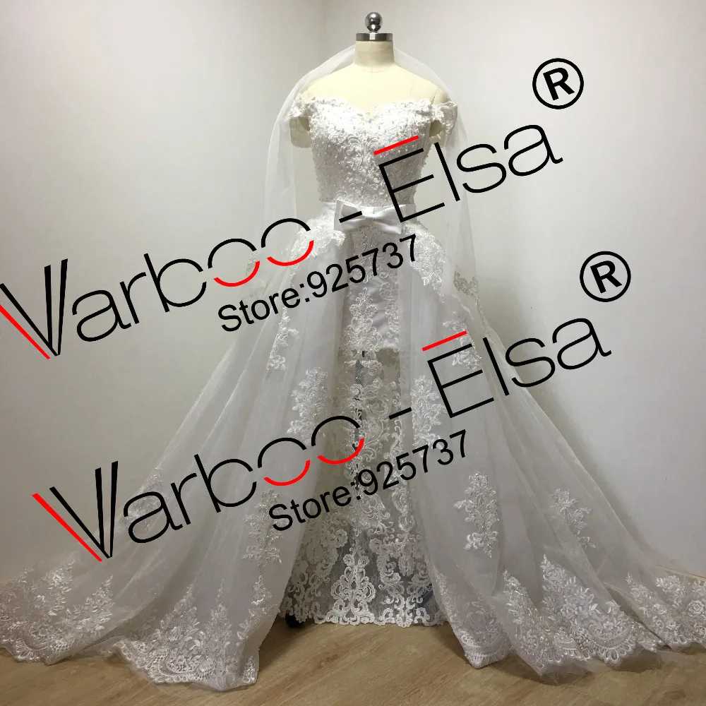 Свадебное платье с открытыми плечами коротким рукавом и аппликацией из жемчуга |