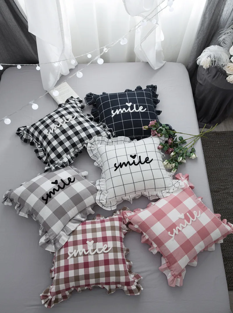 Подушка 45 см с оборками и улыбкой декоративные креативные клетчатые мягкие
