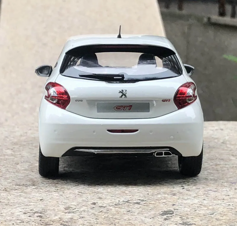 1/18 peugeot 208 GTI литые под давлением металлические Литые автомобили Коллекция игрушек Модель автомобиля игрушки для взрослых детей