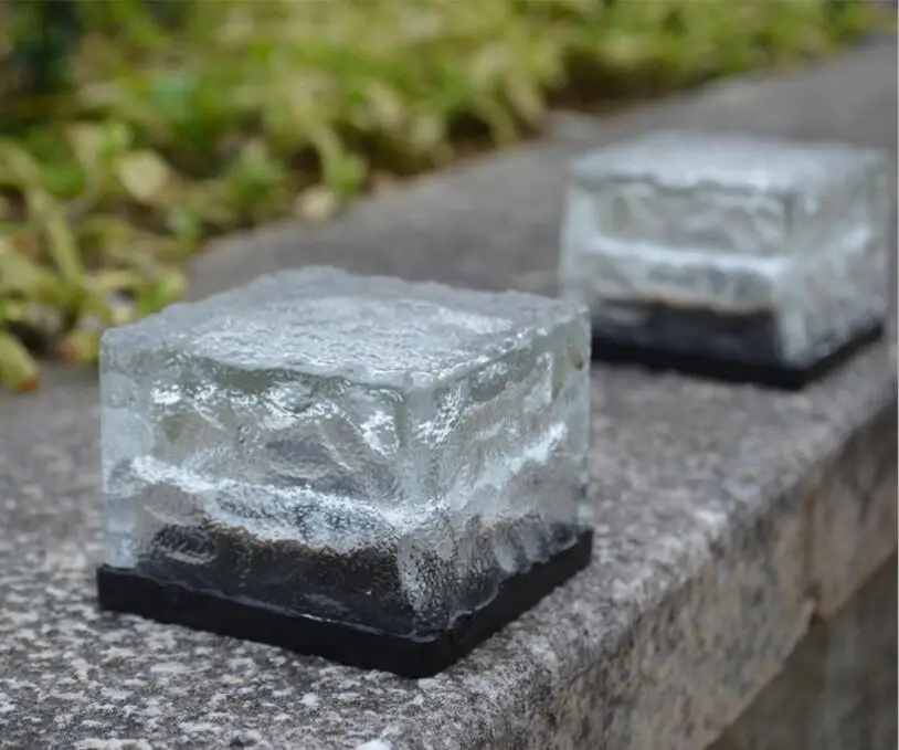 저렴한 10 개/몫 태양 전원 LED 지상 크리스탈 유리 얼음 벽돌 모양 야외 마당 정원 빛 풍경 지하 램프