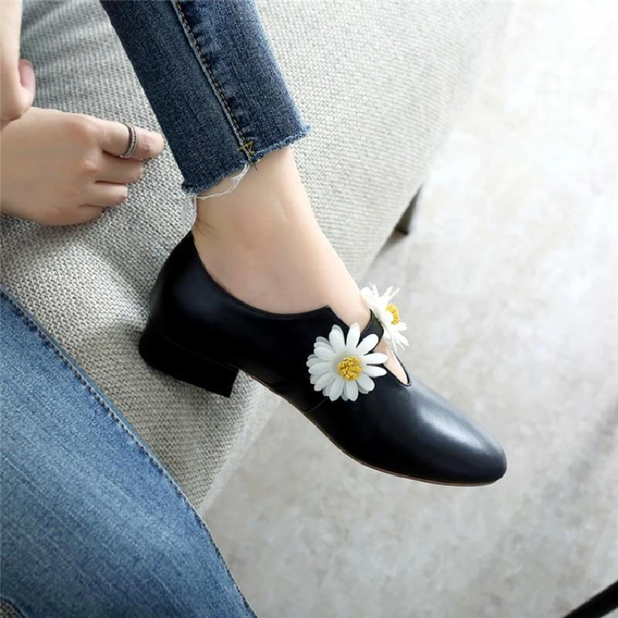 

Stylesowner Sweet Flower Decoration Mary Janes Shoes For Women Genuine Leather Round Toe All Match Autumn Spring Flat Shoes