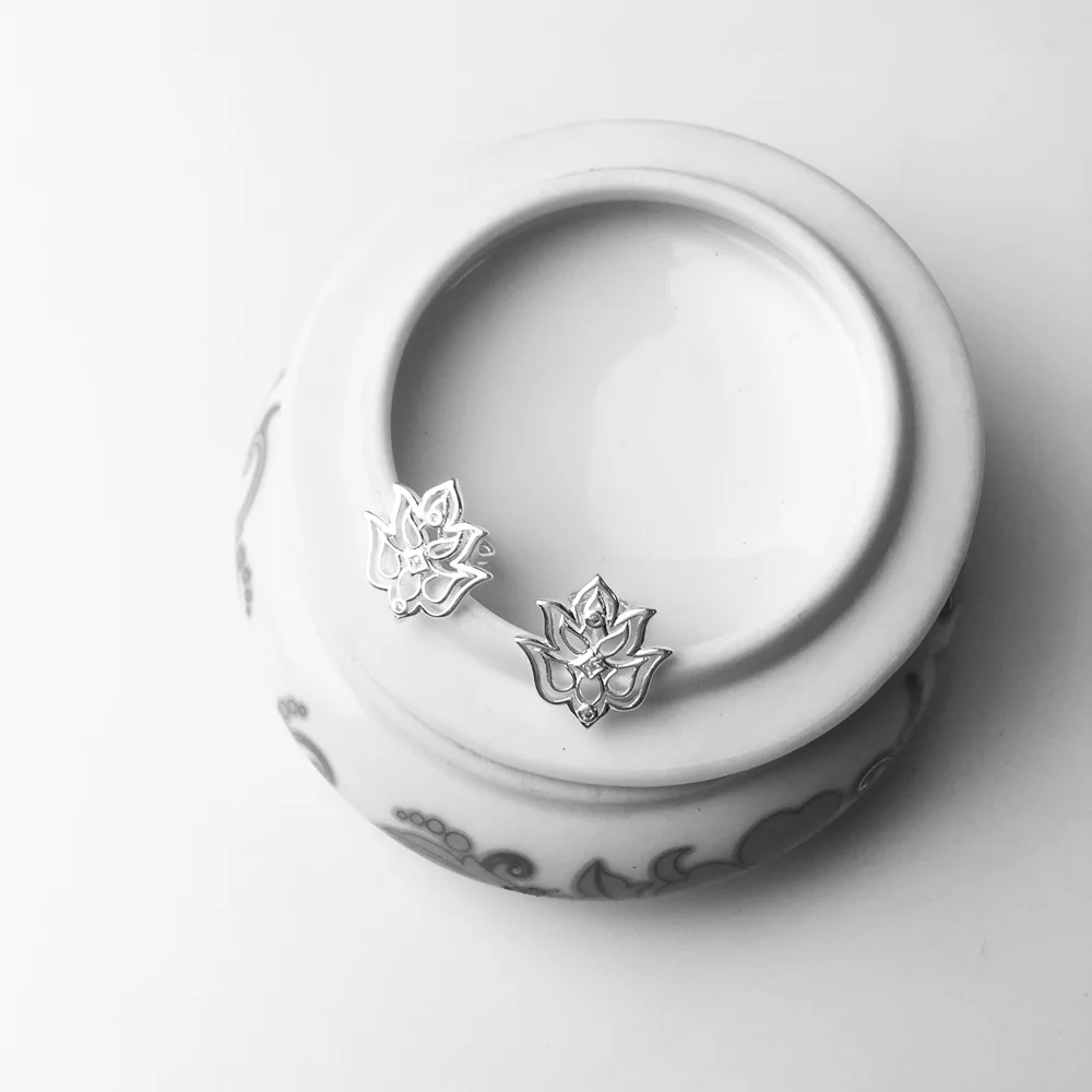 Серебряные серьги гвоздики с ажурным цветком лотоса TS новинка 2018 модные в стиле