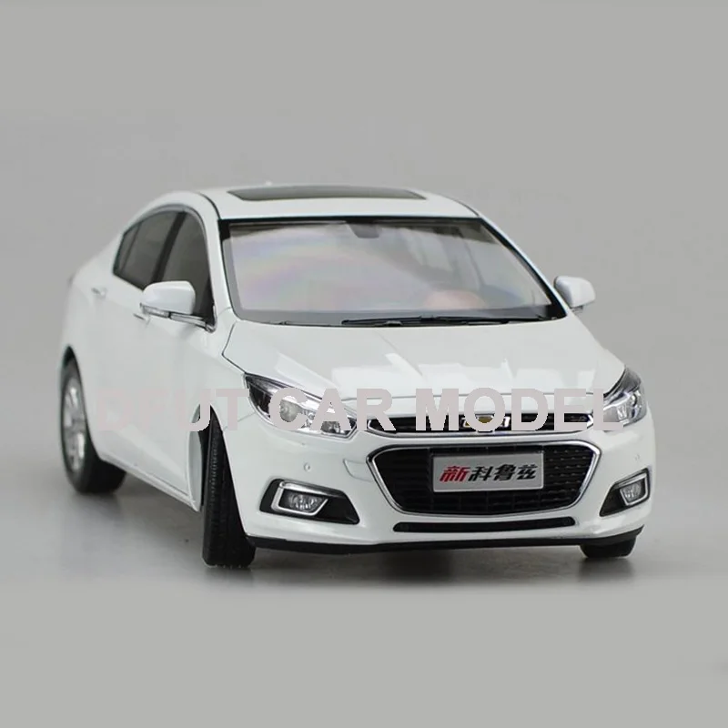 Модель спортивного автомобиля из сплава в масштабе 1:18 оригинальные