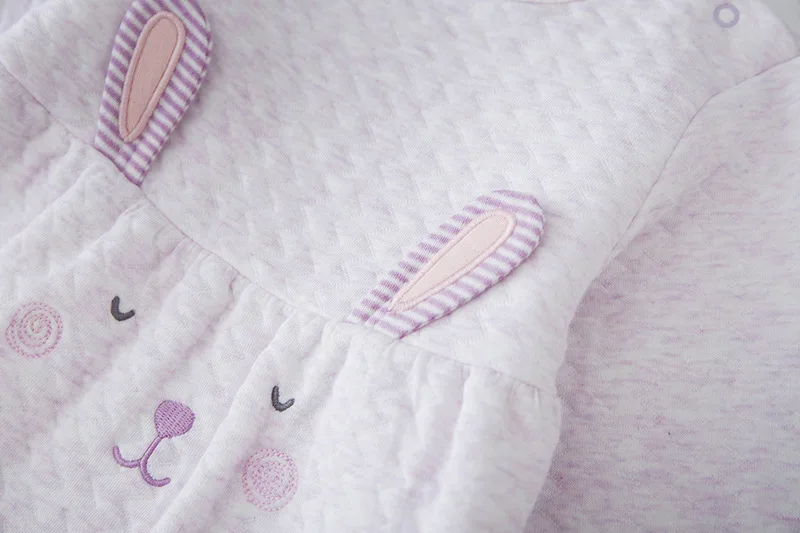 Мягкая одежда для маленьких девочек стеганая жаккардовая все в одном с вышивкой