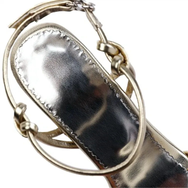 Женские босоножки с открытым носком на высоком квадратном каблуке ремешком и