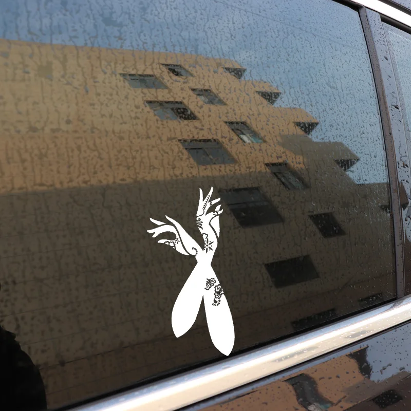 QYPF 8 6*17 7 см красивые женские цветы и руки автомобильная наклейка виниловый бампер