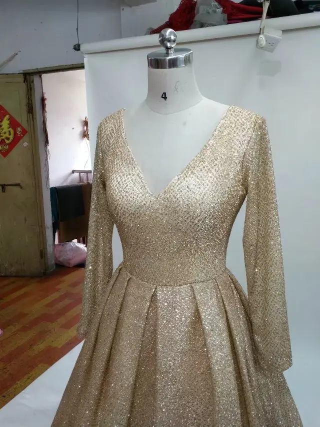 CloverBridal Высокое качество Новые мода Bling с длинным рукавом золотое свадебное платье сексуальный глубокий V образным вырезом со шлейфом
