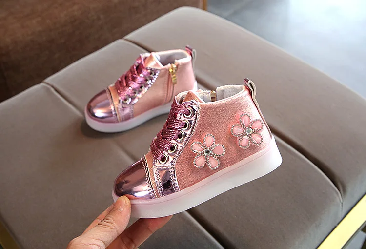 Four Seasons hot 2019 new children's light shoes flower lace girl bright shiny student princess casual kids sneakers | Детская