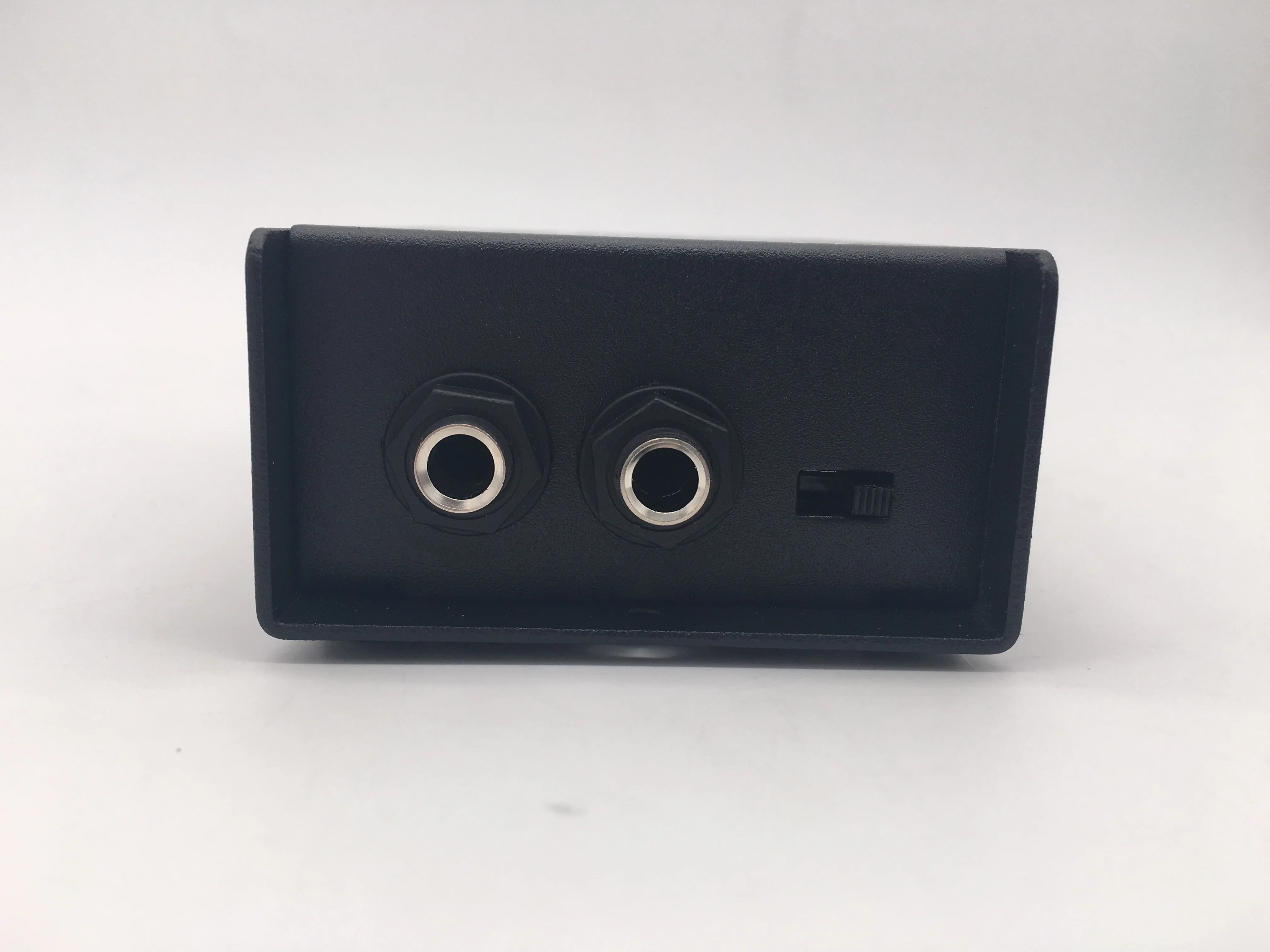 Alctron DB 1 DI прямая коробка пассивная одноканальная преобразует HI Z сигнал в LO XLR для
