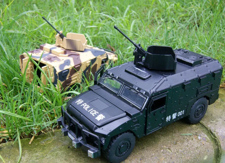 Модель бронированного автомобиля 1:32 из сплава развивающие игрушки с высокой