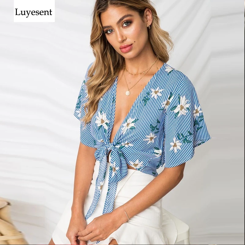 

Для женщин Полосатый Принт Цветочный Flare рукавом Кардиган с завязкой спереди Femme пикантные короткие блузки 2019 г. летняя женская модная Blousa р...