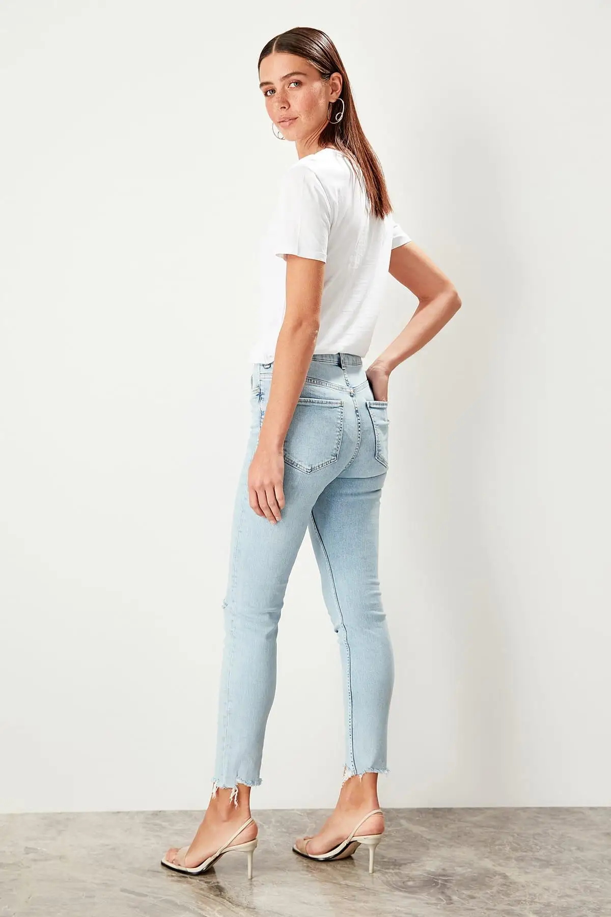 Trendyol Mavi Ripped Detailed High Waist Skinny Jeans TWOSS19KN0021 |