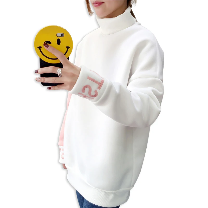 Женская толстовка с вышитыми буквами свободная бархатная высоким воротником в
