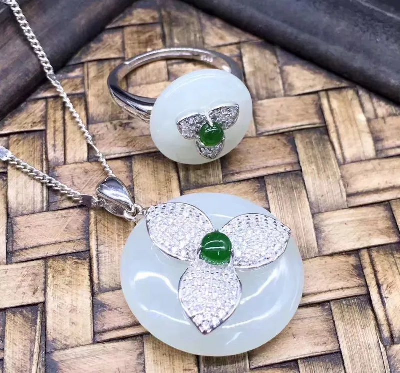 Синьцзян Хэтянь нефритовый Серебряный инкрустированный костюм три листа Fu Gu