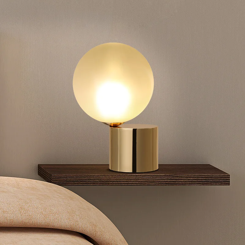 

Современная металлическая настольная лампа, декоративный прикроватный светодиодный светильник в стиле лофт для столовой, спальни, медный ...