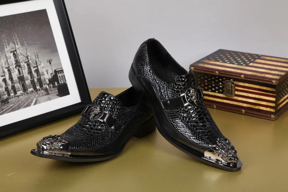 2017 г. Хит продаж черные мужские туфли без шнуровки с украшением в виде медали