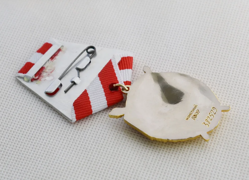 

SOVIET RUSSIAN CCCP ORDER OF THE RED BANNER MEDAL - 36318