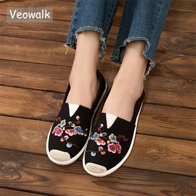Женские парусиновые туфли Veowalk удобные лоферы на плоской подошве с вышивкой