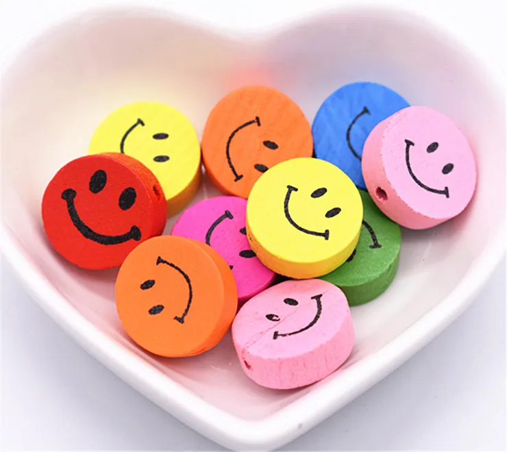 

30 шт. 18 мм Смешанные смайлики браслет из деревянных бусин ожерелье DIY ювелирные аксессуары Оптовая продажа