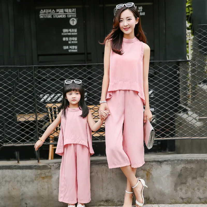 Summer Chiffon Tracksuit For Women 2016 Matching Mother And Daughter Clothes Sleeveless Lace Tops Pants Set Family Look Clothing | Мать и