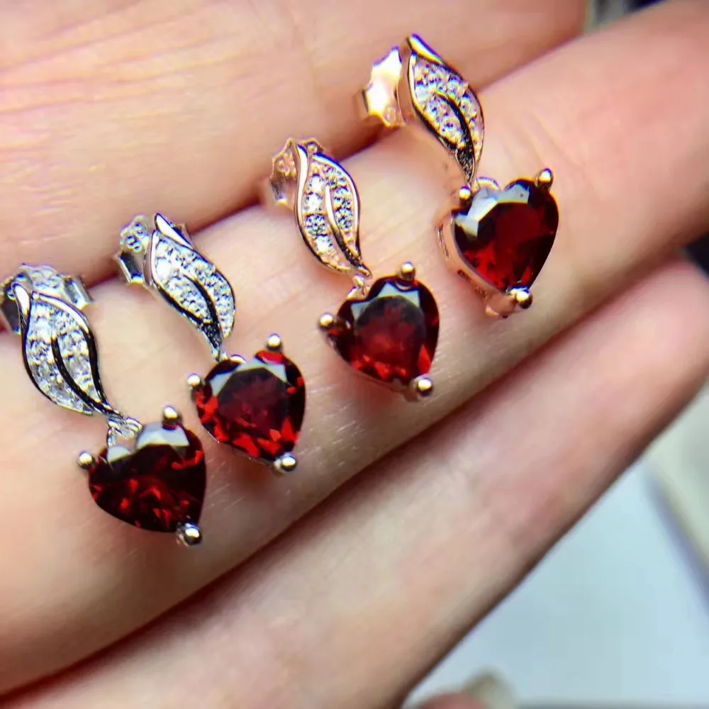 Серьги-гвоздики с натуральным красным гранатом серебро 925 пробы серьги