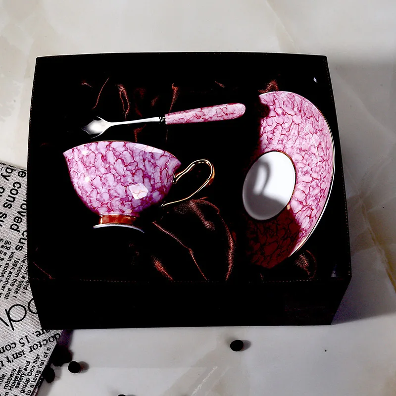 1-piece set Gift box Европейский набор кофейных чашек, розовые Роскошные чашки из костяного фарфора, чайные чашки и блюдца, вечерние чашки Эспрессо для домашнего питья - Цвет: 1-piece set Gift box
