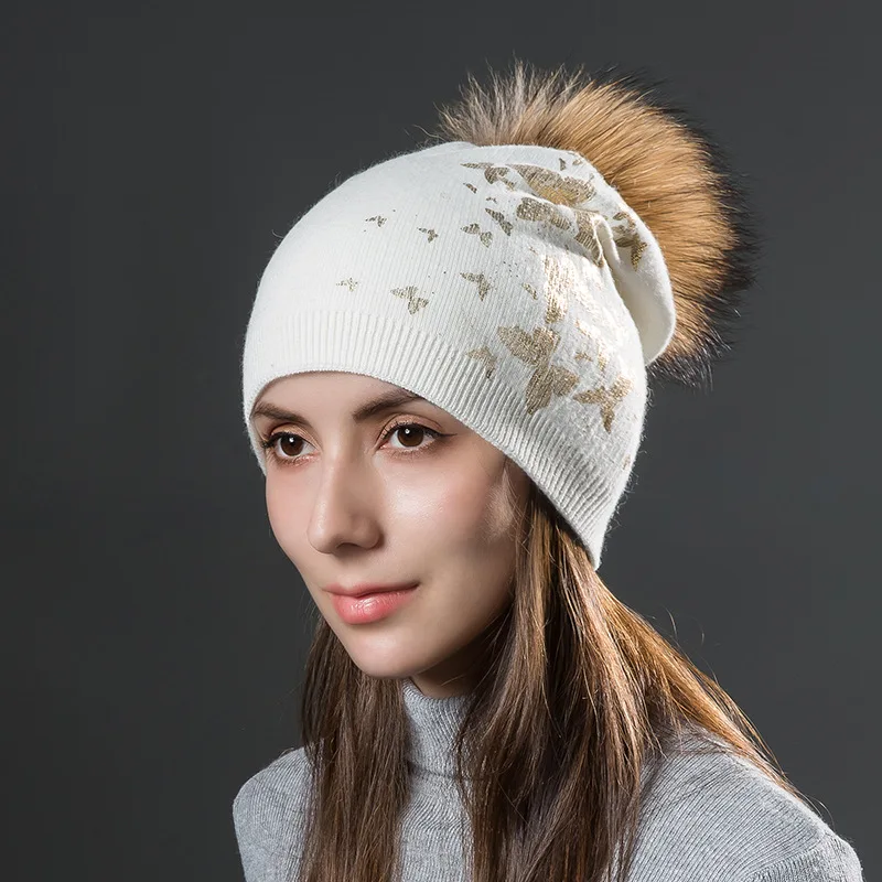White Женские шапки с модным принтом золотых бабочек, зимние теплые вязаные шерстяные шапки из меха енота, кепка с помпонами skullies beanies - Цвет: White
