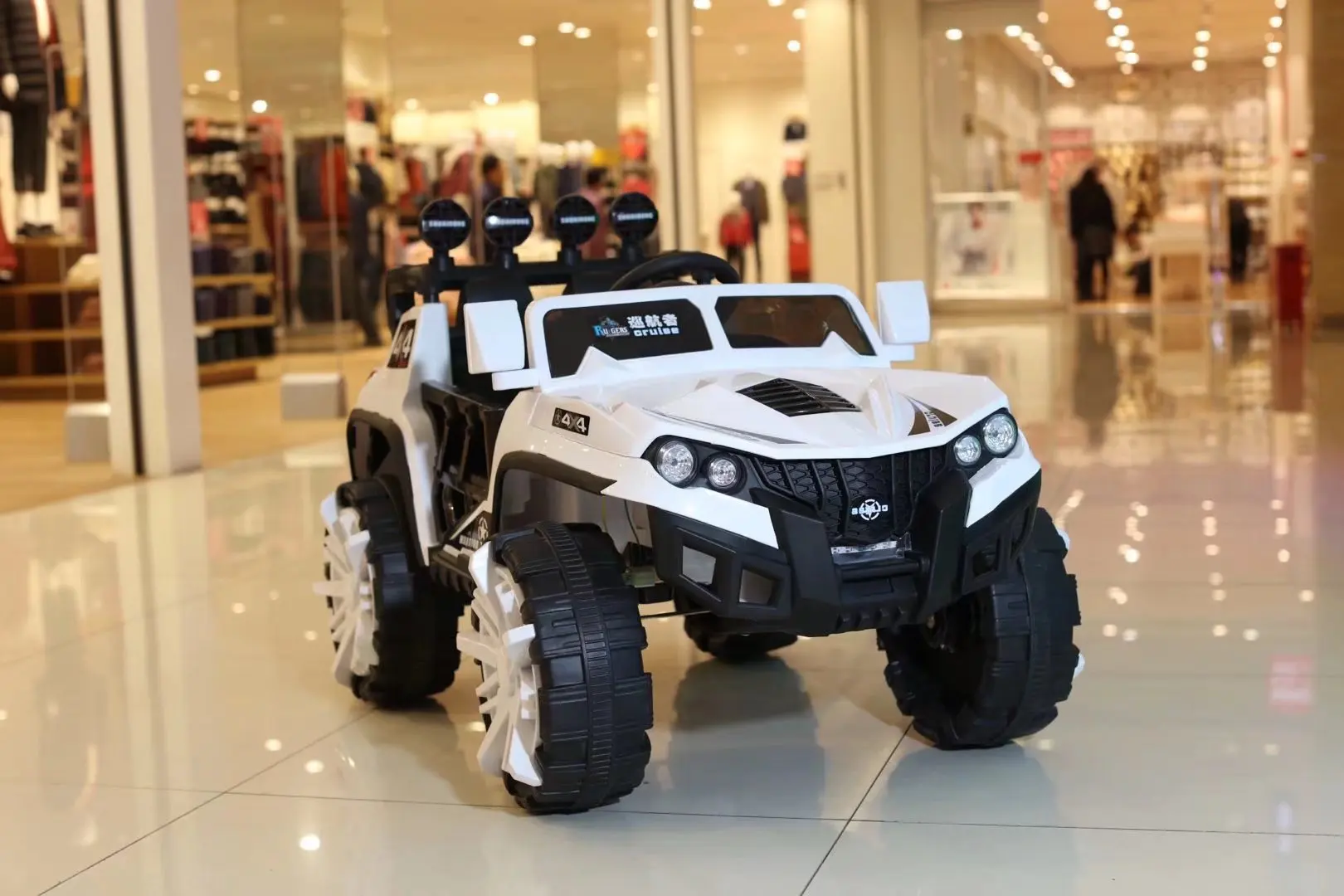 Детский электромобиль четырехколесный автомобиль-качалка с дистанционным управлением