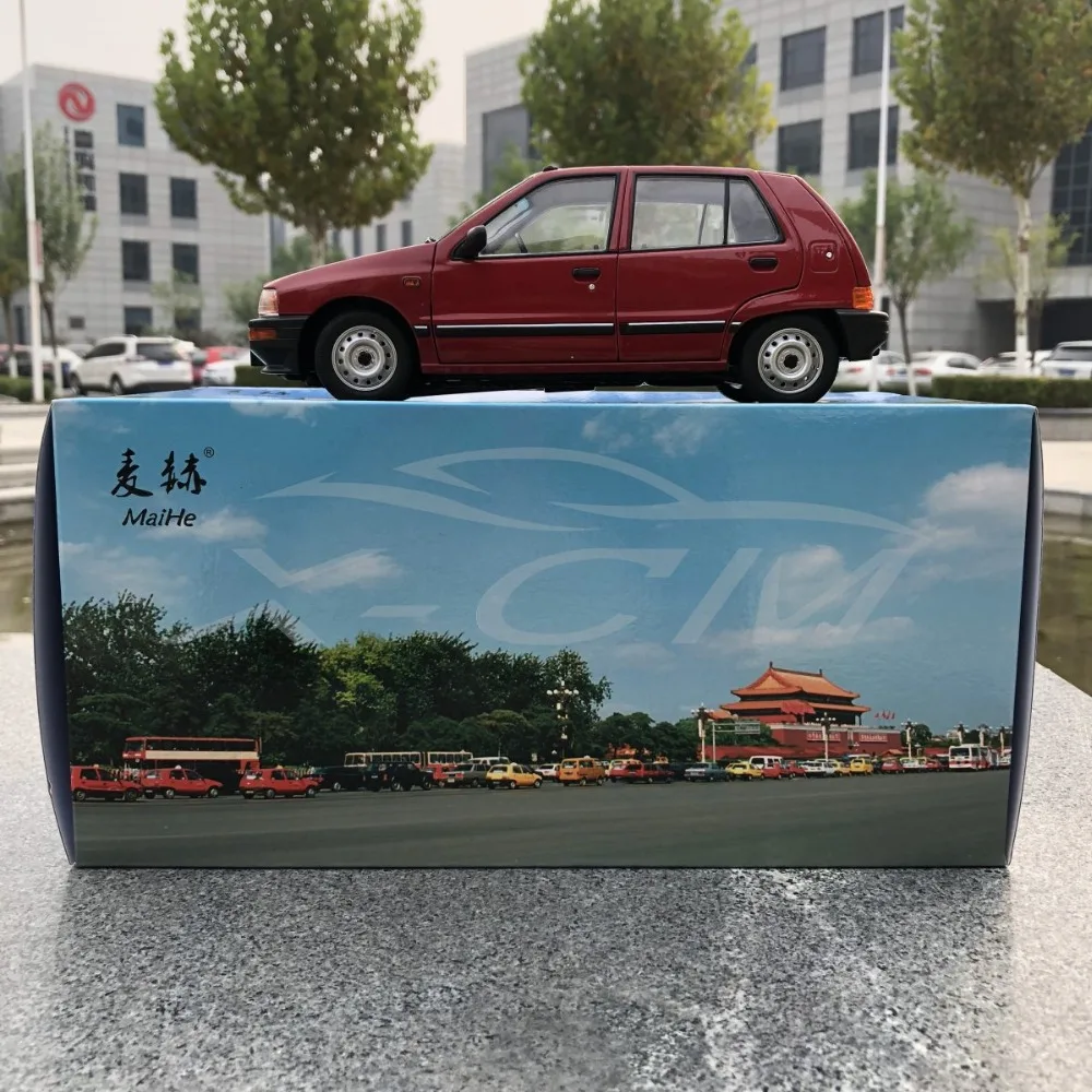Литой под давлением автомобиль модель Yiqi китайский Тяньцзинь Xiali TJ7100 хэтчбек 1:18