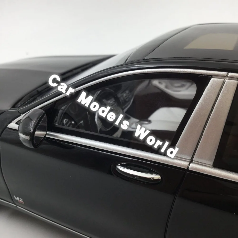 Полимерная модель автомобиля для GT Spirit 900(черный) 1:18+ маленький подарок