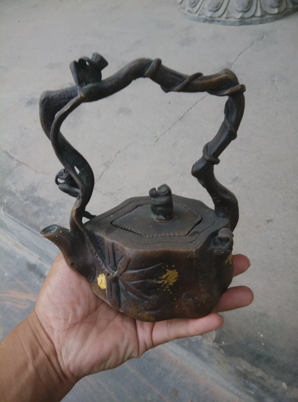 

Very rare Qing Dynasty (QianLong1711-1799)copper Flagon/Teapot,with mark,Decoration,Free shipping
