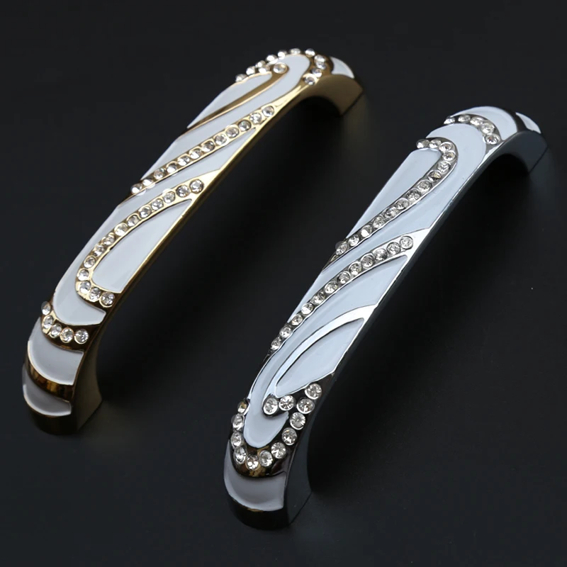 Ручка на дверцу шкафа 128 мм серебристо-белая | Обустройство дома