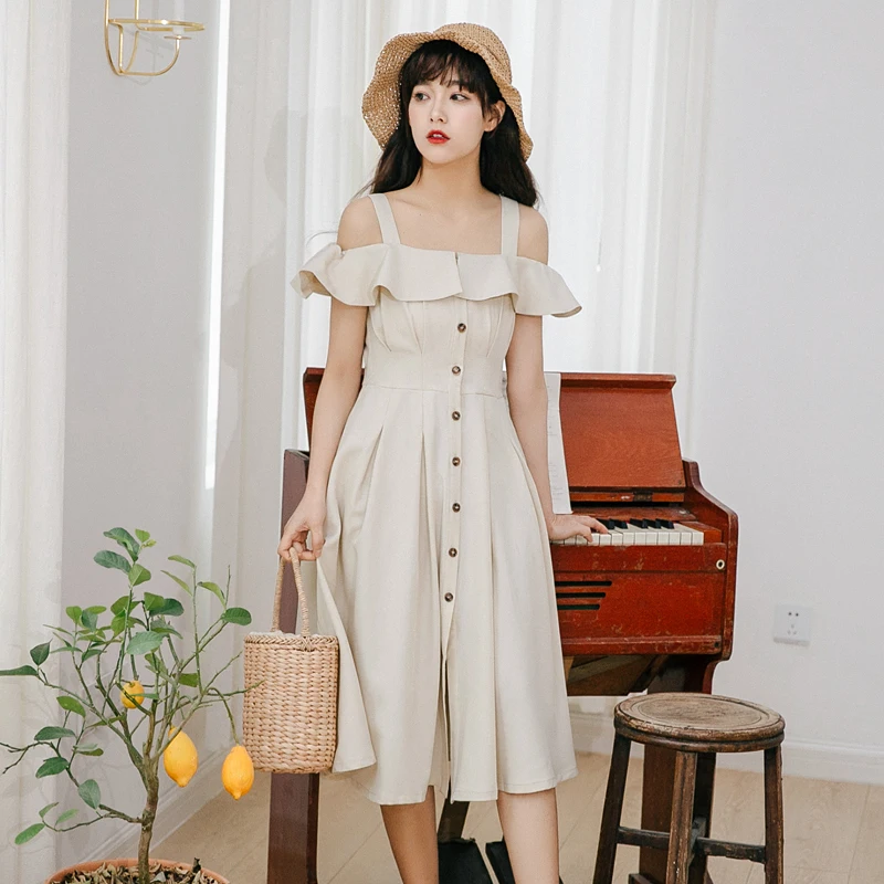 Женское платье с коротким рукавом белое в стиле ретро широким подолом и