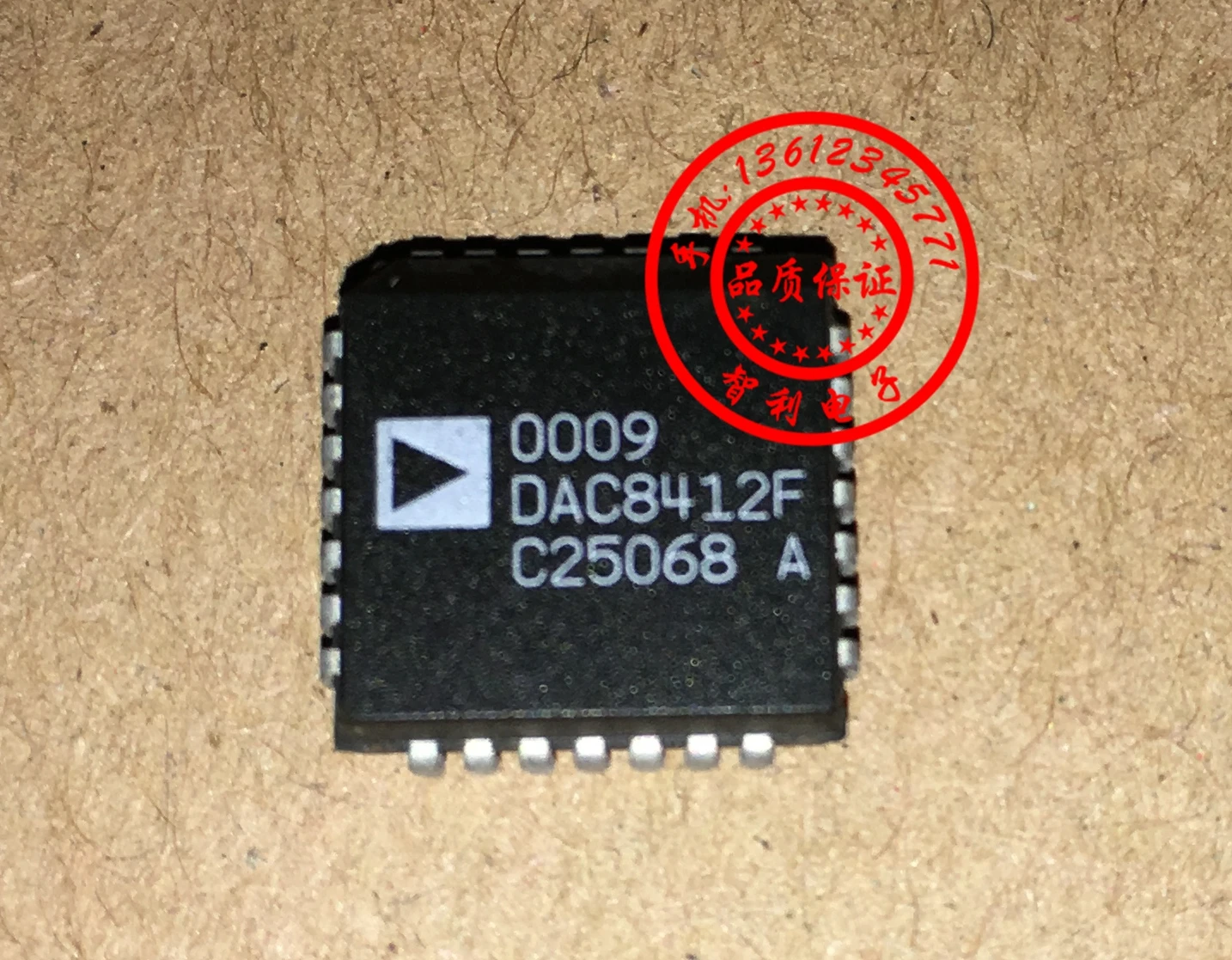 

FreeShipping DAC8412F IC chip PLCC