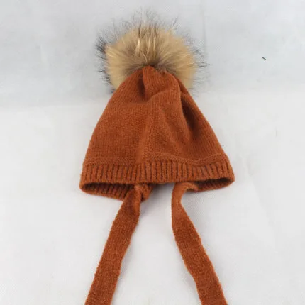 caramel colour Новая детская зимняя шапка, мягкая теплая шерстяная шапочка, детская вязаная шапка, вязаная крючком шапка с большим натуральным мехом и помпоном Skullies - Цвет: caramel colour