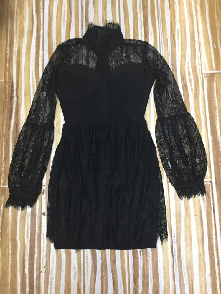 Женское Кружевное облегающее платье с высоким воротом черное длинным рукавом