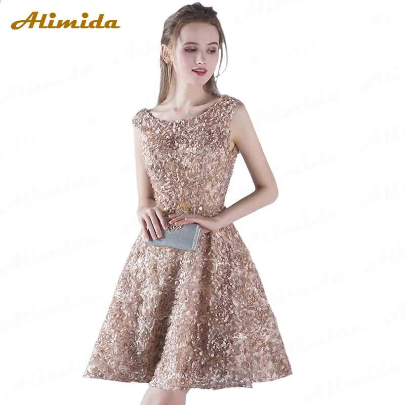 Короткое вечернее платье соблазнительное банкетное с открытой спиной и красным