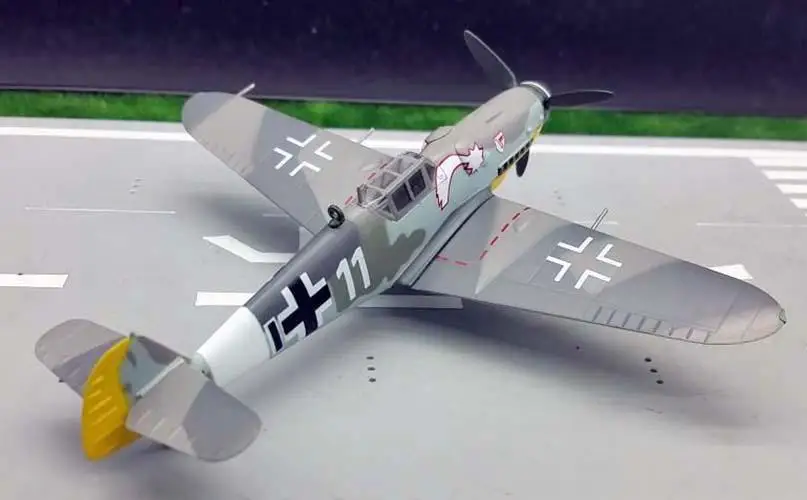 Немецкая мезсершмитт BF109G-6 VII JG3 1944 1/72 легкая модель |