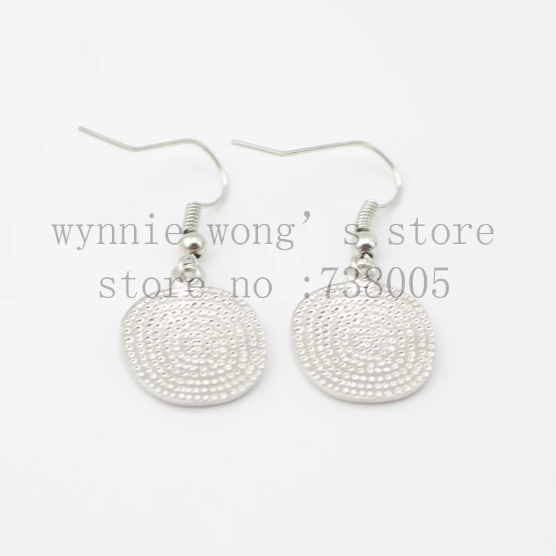 Лидер продаж 2015 висячие серьги с изображением черной лапы собаки или кошки.