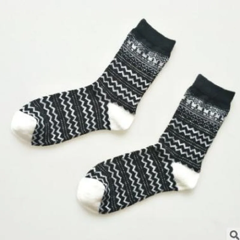 

The new autumn 2018 Ms Japanese contracted stripe wool gold in tube socks