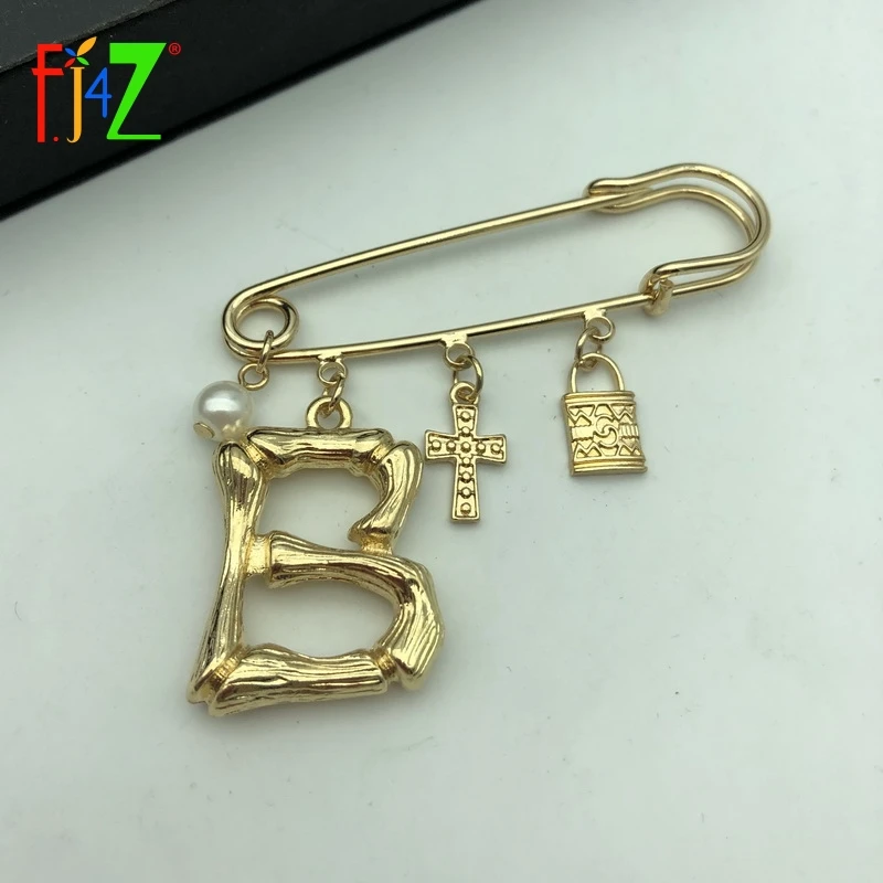 F. J4Z Новые популярные женские буквенные броши, сплав, маленькие A-Z, инициалы, крест, замок, жемчужные подвески, булавка брошь бижутерия, броши на булавке