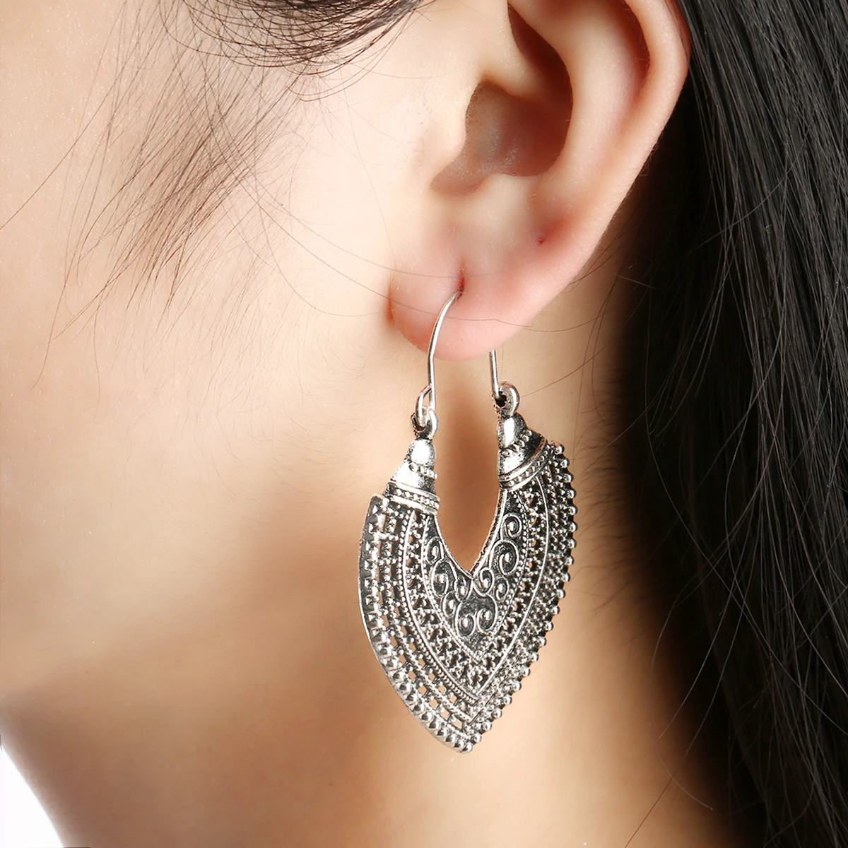 

Ethnic Heart Shaped Pendant Dangle Earrings Pendientes Mujer Brincos Vintage Carving Hollow Gypsy Earring for Women Jewelry