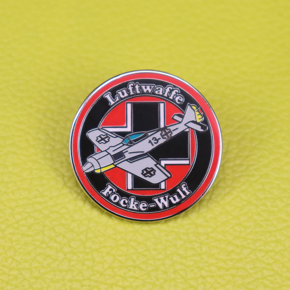 Значок Focke Wulf Jagdflugzeug Luftwaffe Flugzeug farbig l Anst Abzeichen l|Броши| |