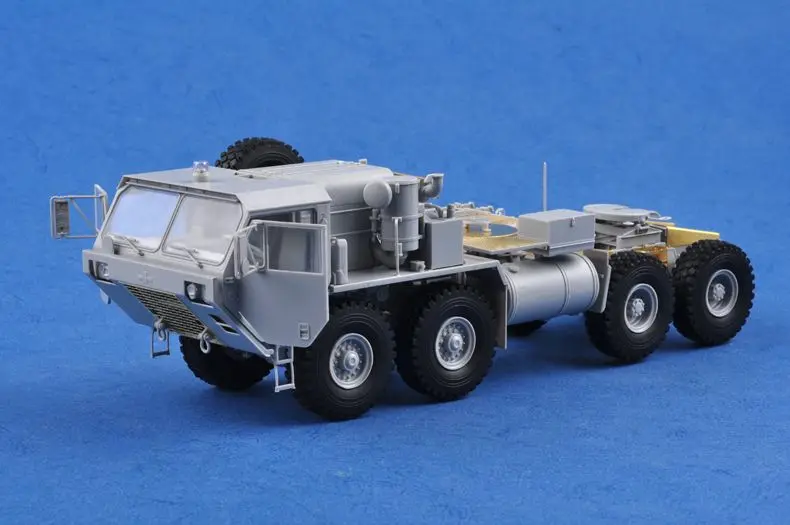 Trumpeter 01021 1/35 HEMTT M983 Tracto-Scale набор моделей
