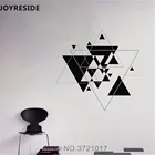 Виниловая наклейка на стену с треугольниками и геометрическим рисунком