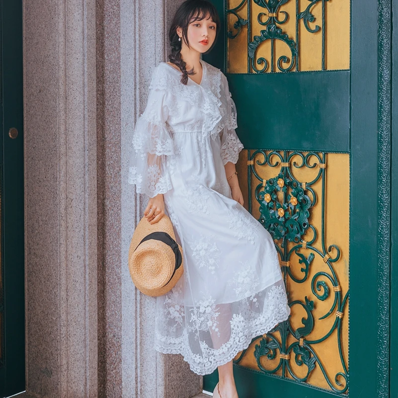 

2021 Fashion The New Embroidery V-neck Lace Bell Sleeve Vacation Dress Free Shipping