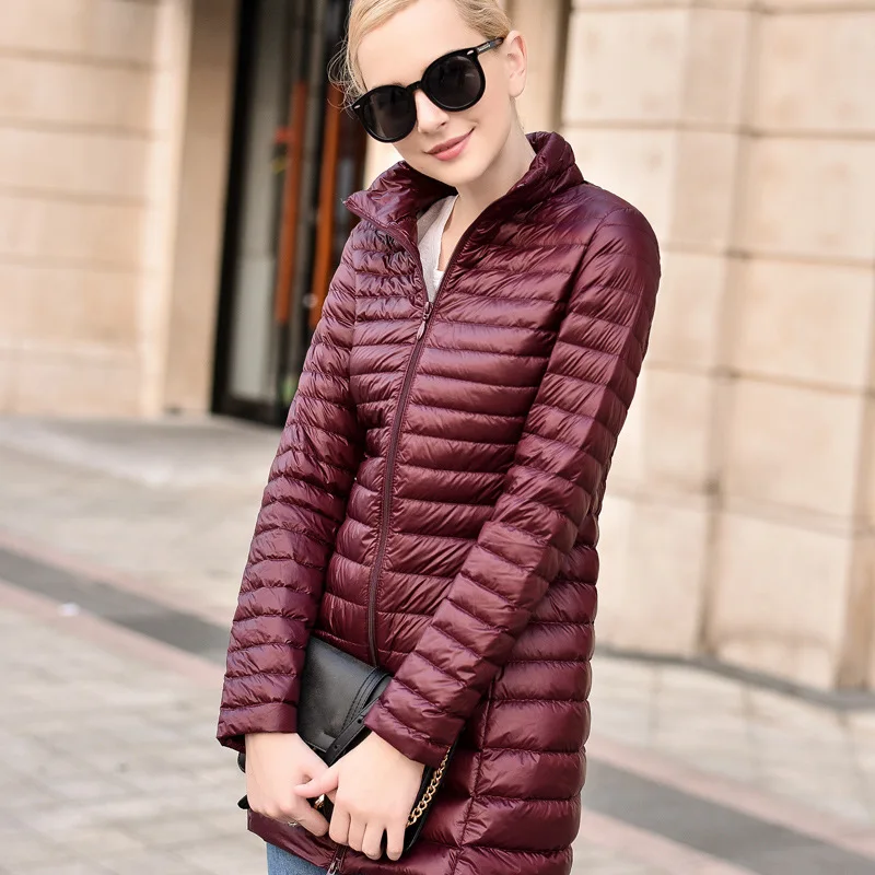 Пуховик женский зимсветильник средней длины со стоячим воротником на утином