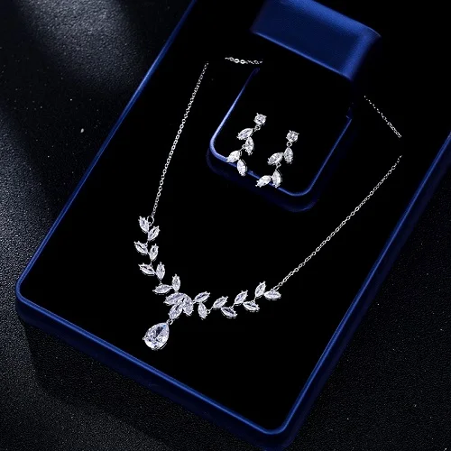 Silver Изысканный хрусталь ожерелье с сережками Висячие свадебные украшения набор Свадебные аксессуары капли воды Кристалл ожерелье для невесты - Окраска металла: Silver